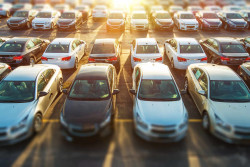 Concessionnaire automobile proposant des véhicules d'occasion